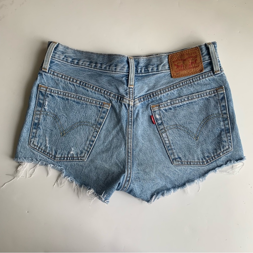 Levi's 501 Women's Size 26 Park Life Grommets Light Wash Jean Shorts - Picture 9 of 14
